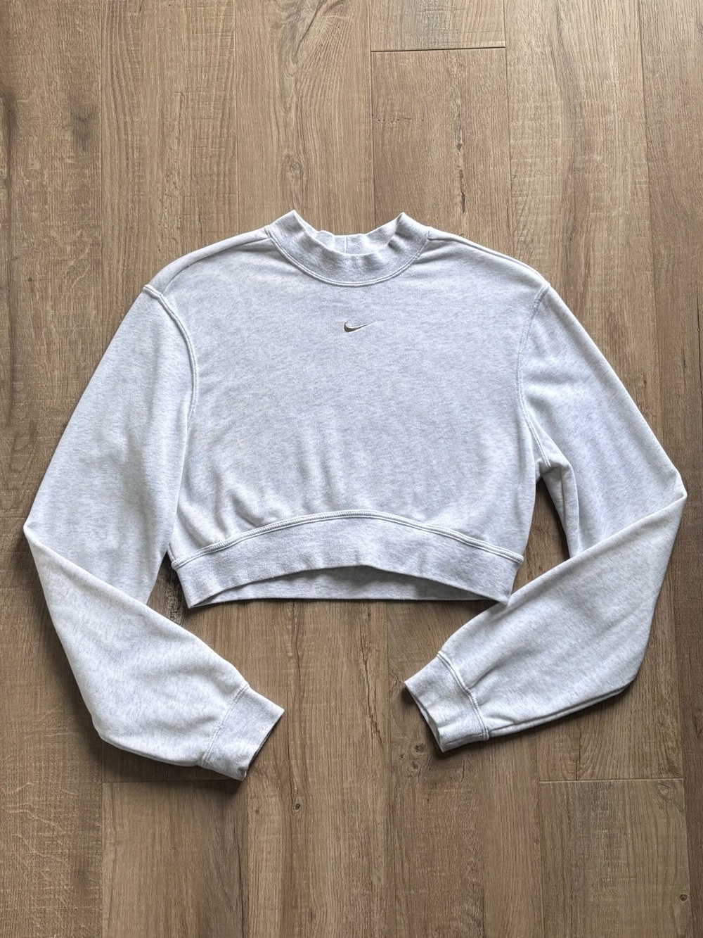Nike Cropped Crewneck Sweatshirt in Light Grey